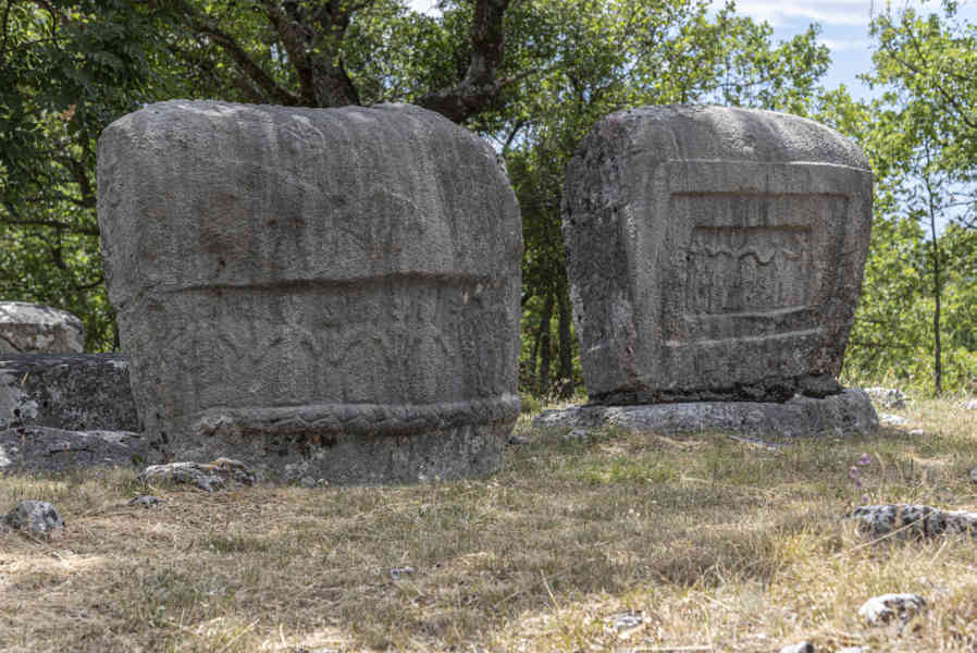 Croacia - Cista Velika - cementerio medieval - tumbas Stecci 12.jpg